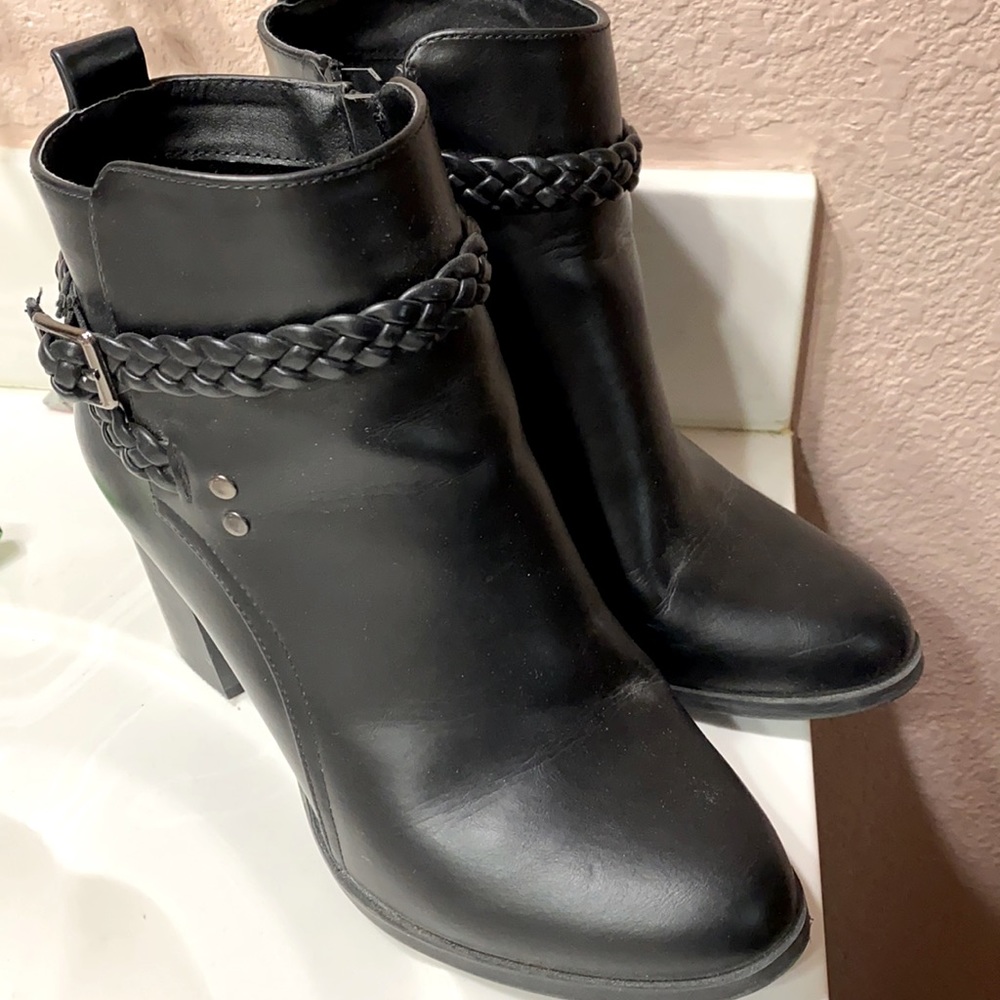 American Eagle black boots